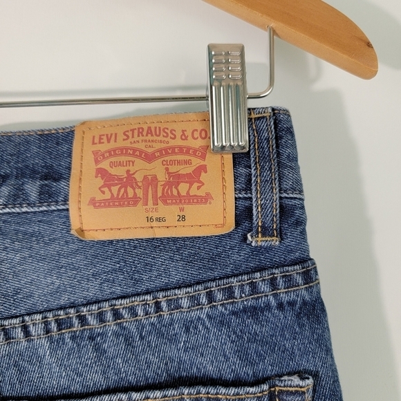 LEVIS 511 Slim Medium Wash Bermuda Denim Short Five Pockets Sz 16 Reg W28 - Picture 9 of 11